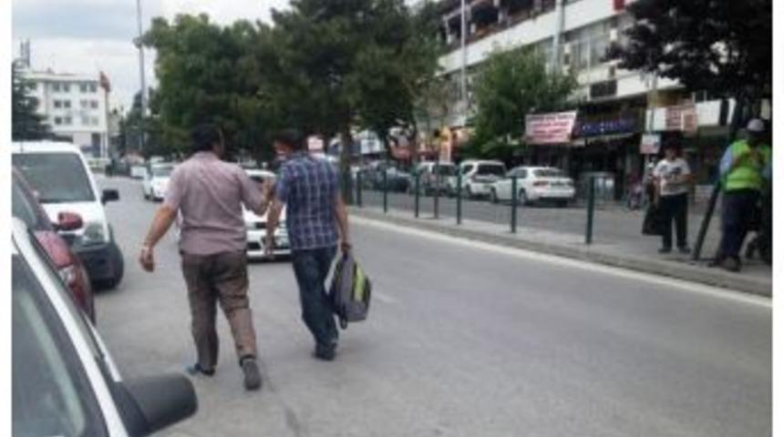 Ş&uuml;pheli &Ccedil;antadan Kitap &Ccedil;ıktı