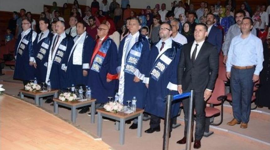 Yd&uuml; İlahiyat Fak&uuml;ltesi Mezuniyet T&ouml;reni Ger&ccedil;ekleştirildi