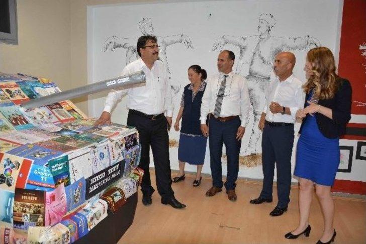 Atatürk Fotoğraflarından Türkiye Haritası, Kitaplardan Top Arabası G1