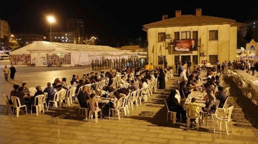 Haliliye Belediye Başkanı Fevzi Demirkol, İlk Sahuru Vatandaşlarla Yaptı