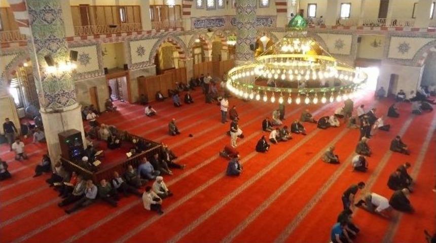 Van&rsquo;da 14 Asırlık &rsquo;mukabele&rsquo; Geleneği Devam Ettiriliyor