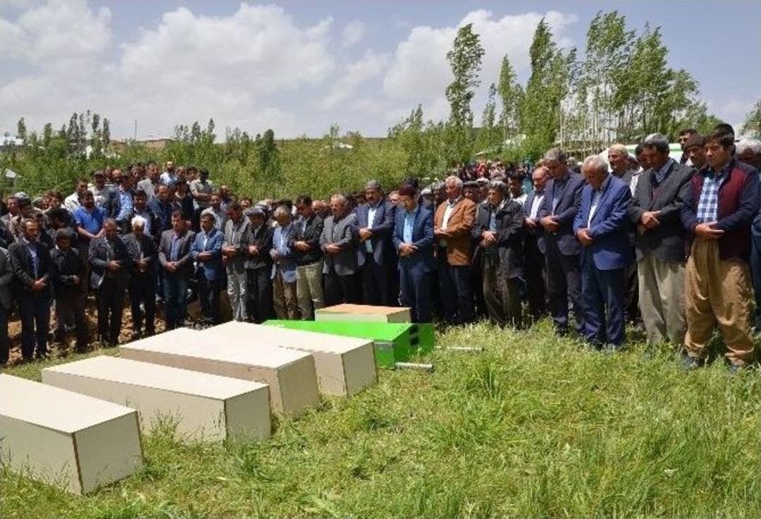 Kazada &Ouml;len 6 Kişi Y&uuml;ksekova&rsquo;da Toprağa Verildi