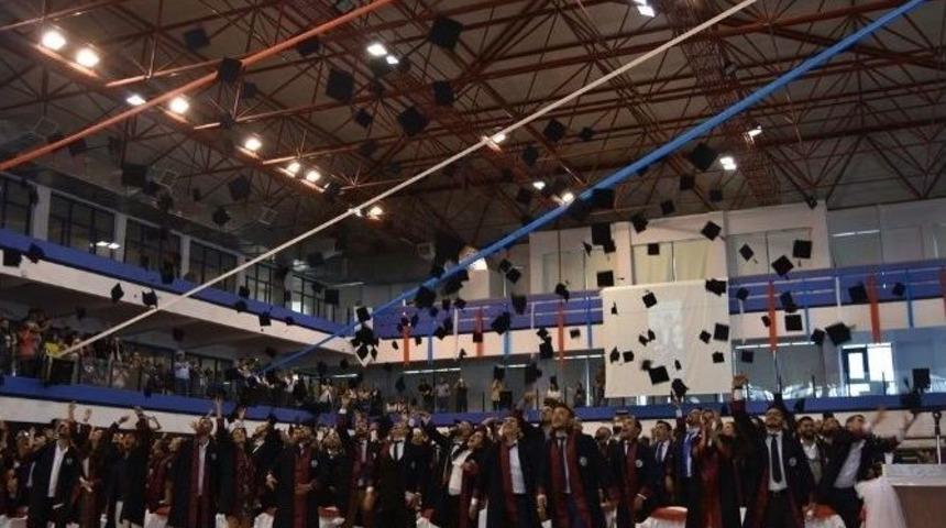 Yaşar Doğu Spor Bilimleri Fak&uuml;ltesi&rsquo;nde 320 &Ouml;ğrenci Kep Attı