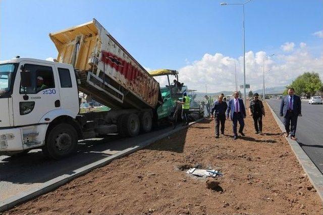 Sivas Belediyesi Yol Yapım Çalışmalarını Sürdürüyor