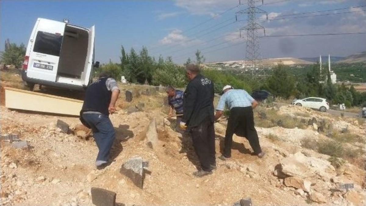 Kendini Patlatan Bombacı Kimsesizler Mezarlığına Defnedildi
