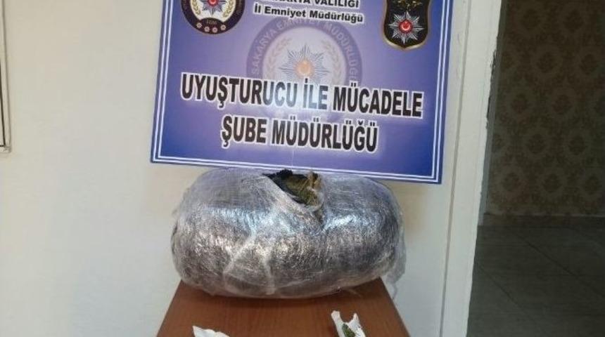 Uygulama Noktasında 5 Kilo Uyuşturucu Ele Ge&ccedil;irildi