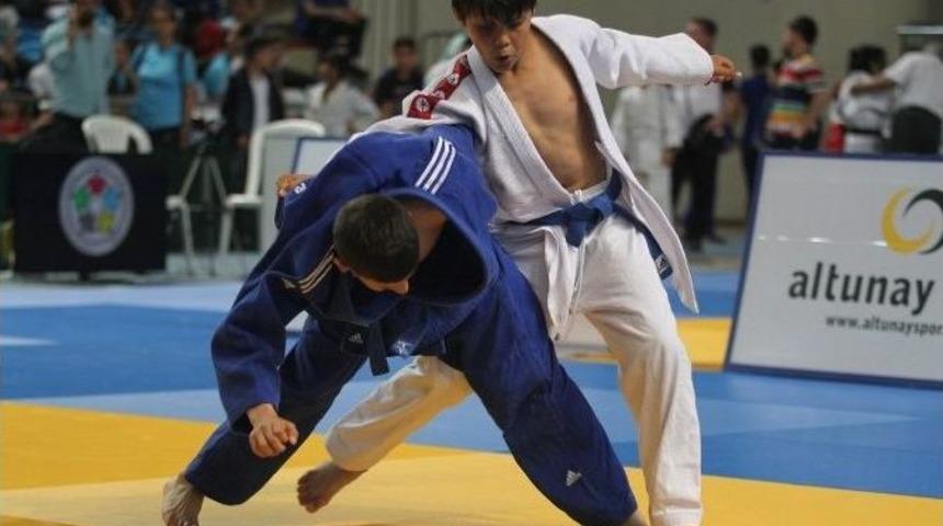 Yıldız Judocular 14 T&uuml;rkiye Derecesi Kazandı