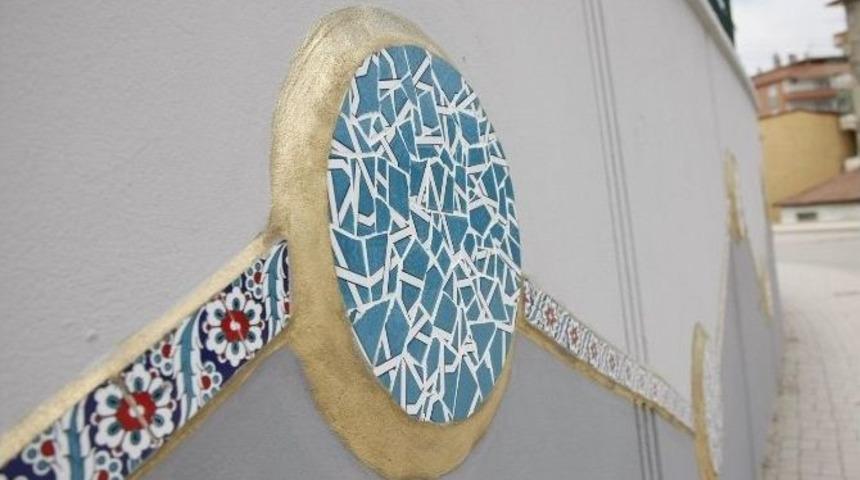 Orhangazi&rsquo;nin Duvarları &Ccedil;inilerle S&uuml;sleniyor