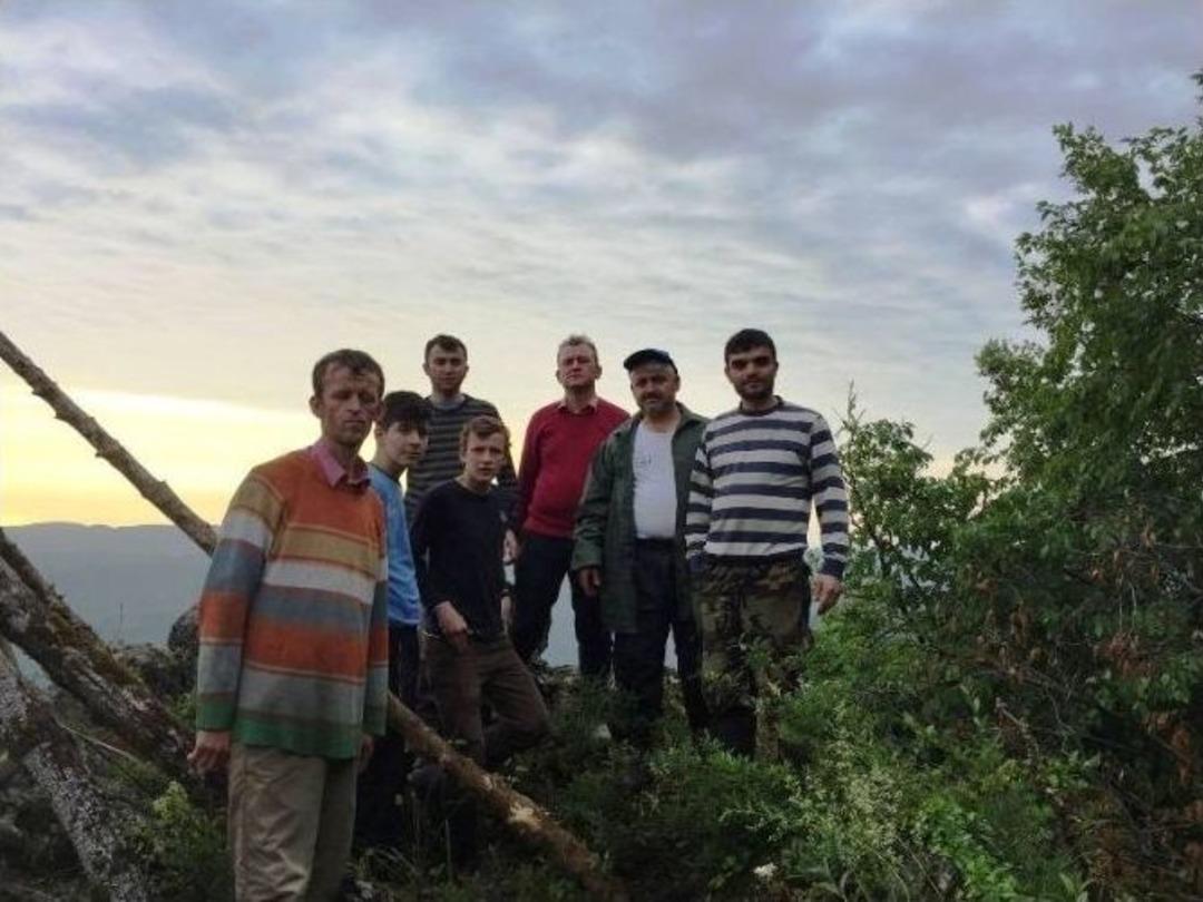 Şehitlerin Hatırası İ&ccedil;in K&ouml;y&uuml;n Zirvesine Bayrak Diktiler