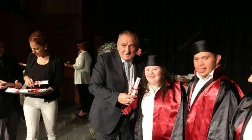 &Ouml;zel &Ouml;ğrenciler Mezuniyet Sevinci Yaşadı