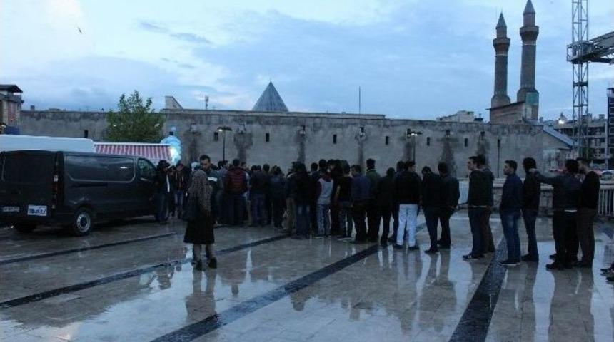 Sivas&rsquo;ta 2 Bin Kişi Birlikte Oru&ccedil; A&ccedil;tı