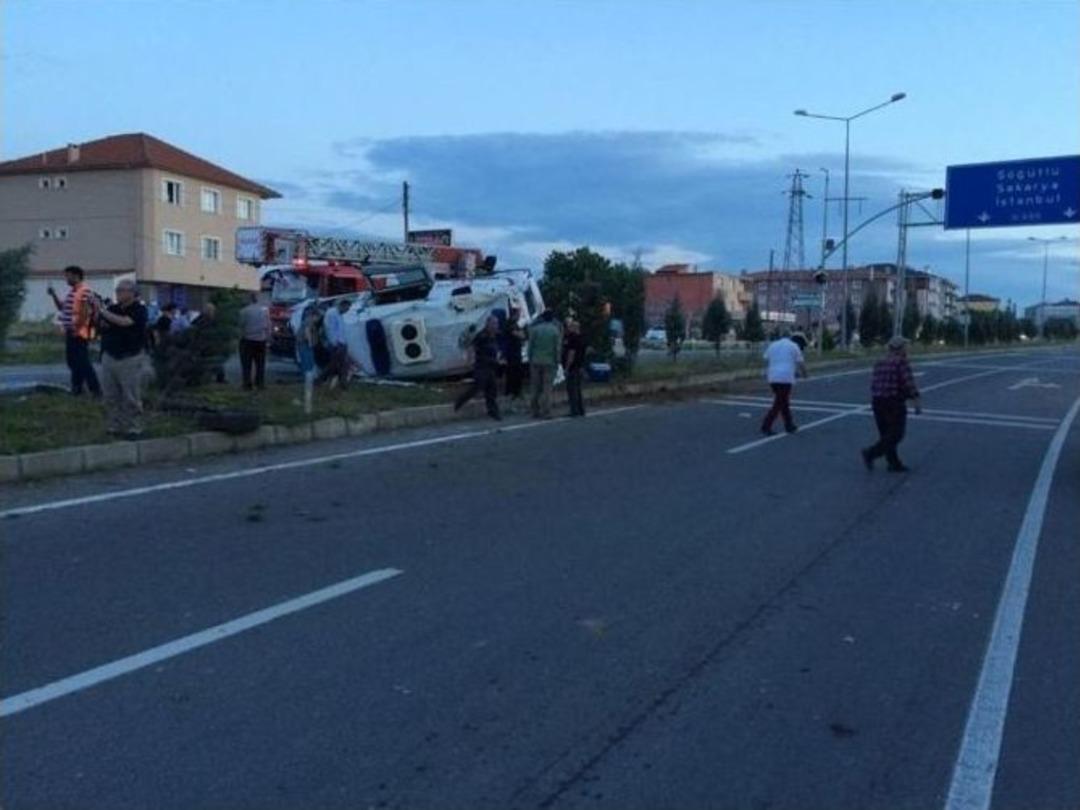 Hasta Nakli Yapan Ambulans Takla Attı: 1 &Ouml;l&uuml;, 3 Yaralı