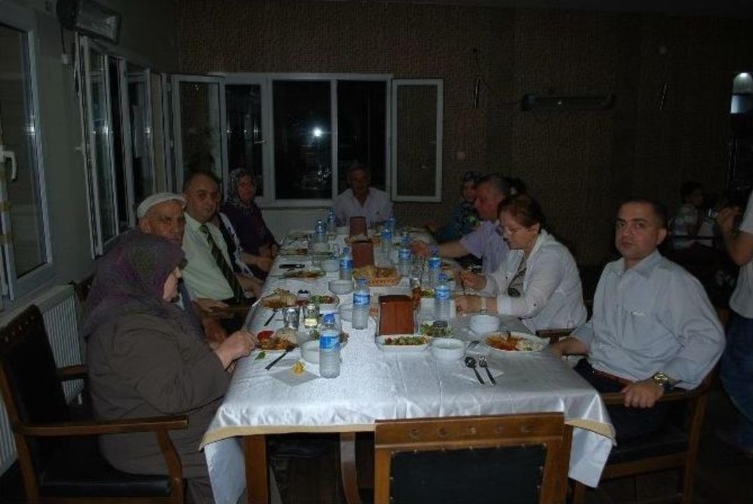 Salihli&rsquo;de İlk İftar Şehit Ve Gazi Yakınlarına Verildi