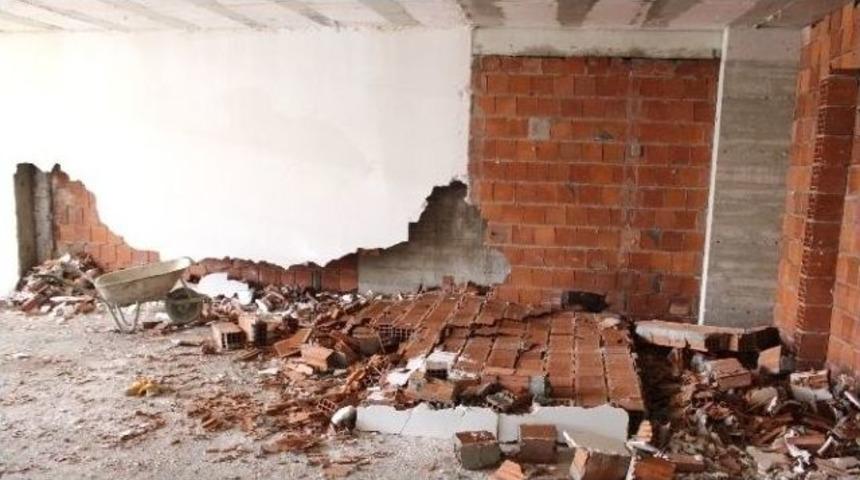 Aydın&rsquo;da İnşaat Duvarı &Ccedil;&ouml;kt&uuml;: 1 &Ouml;l&uuml;, 2 Yaralı