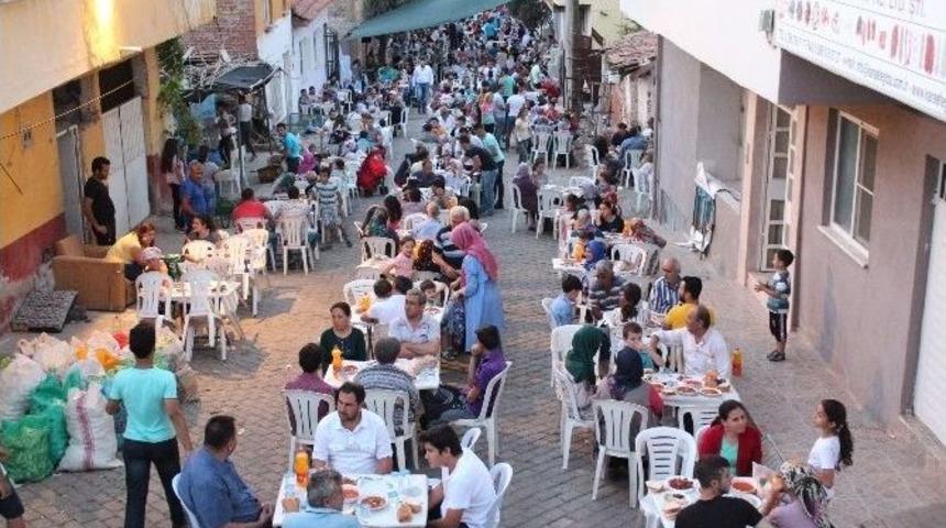 Başkan Alıcık, İlk İftarını Vatandaşlarla A&ccedil;tı