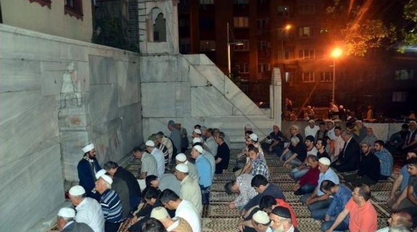 Bursa&rsquo;da 600 Yıllık Tarihi Namazgah&rsquo;ta Teravih Coşkusu...(&ouml;zel Haber)