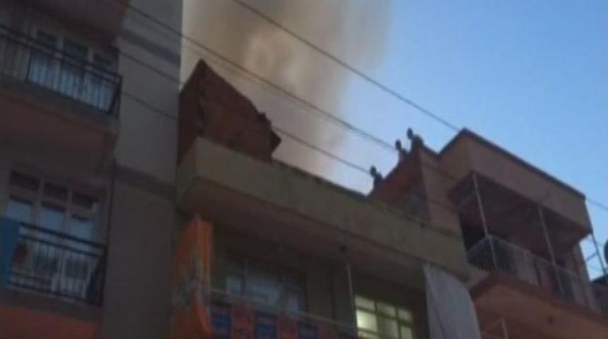 Yaktıkları Mum Evlerini K&uuml;le &Ccedil;evirdi