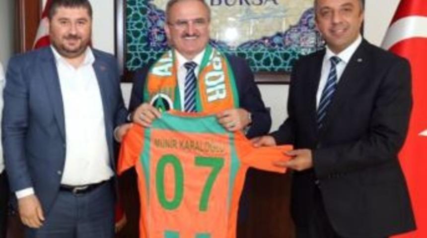 Yeni Antalya Valisi Karaloğlu&rsquo;na Alanyaspor Forması