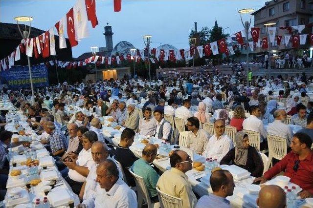 Hz. Daniyal Makamı Meydanı^’nda İlk İftar Açıldı