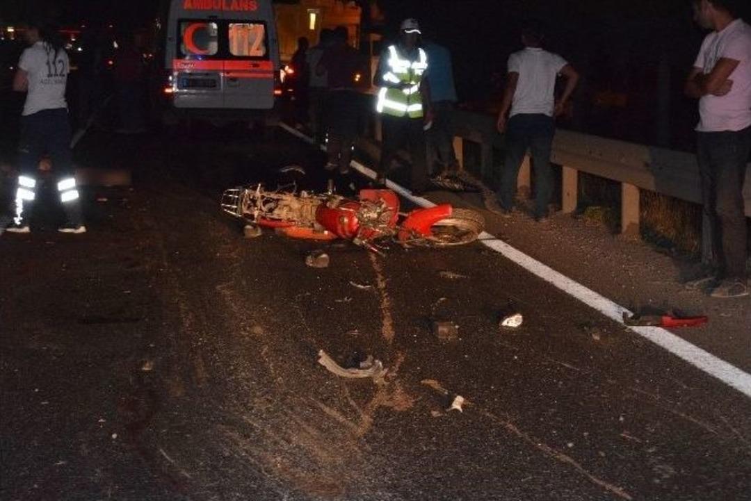 Hafriyat Kamyonu Motosiklete &Ccedil;arptı: 1 &Ouml;l&uuml;