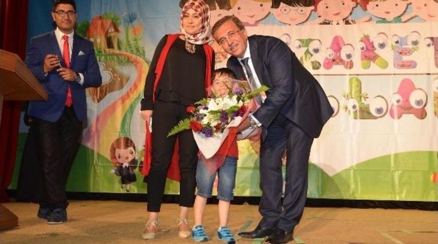 Nezaket El&ccedil;ileri Mezun Oluyor