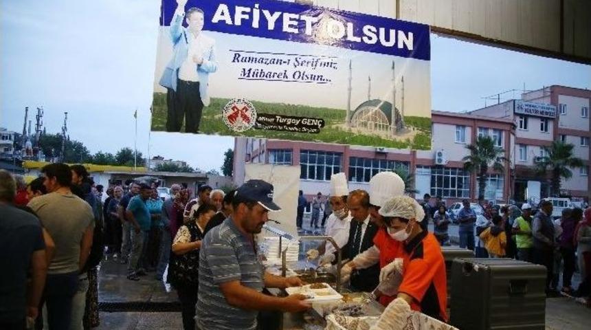 D&ouml;şemealtı Belediyesi Kapalı Cuma Pazarında İftar &Ccedil;adırı Kurdu
