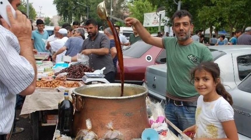 Adıyaman&rsquo;da Sofraların Vazge&ccedil;ilmezi Meyan K&ouml;k&uuml; Şerbetine Yoğun Rağbet