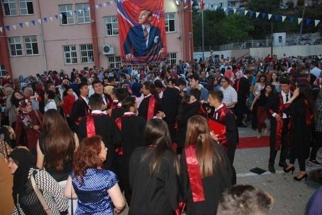 Alaplı Anadolu Lisesi’nde Mezuniyet Coşkusu