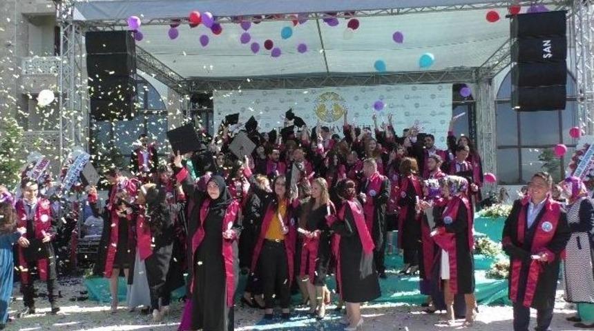 Beyşehir Ali Akkanat İşletme Fak&uuml;ltesi&rsquo;nde Mezuniyet Heyecanı