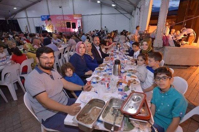 Üsküdar’da Çocukların İlk İftar Heyecanı