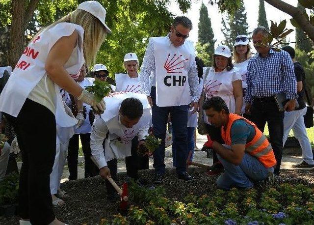 Buca’da Parklara Bakım Yapıldı