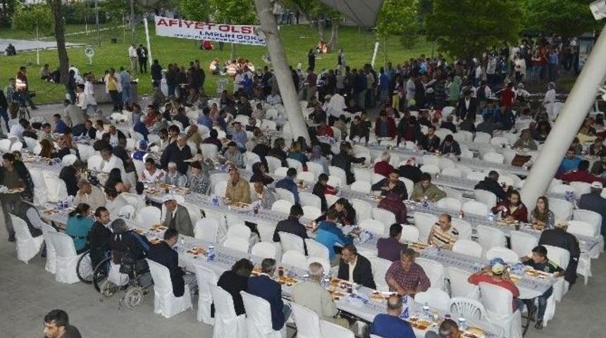 İftar &Ccedil;adırlarında İlk G&uuml;n