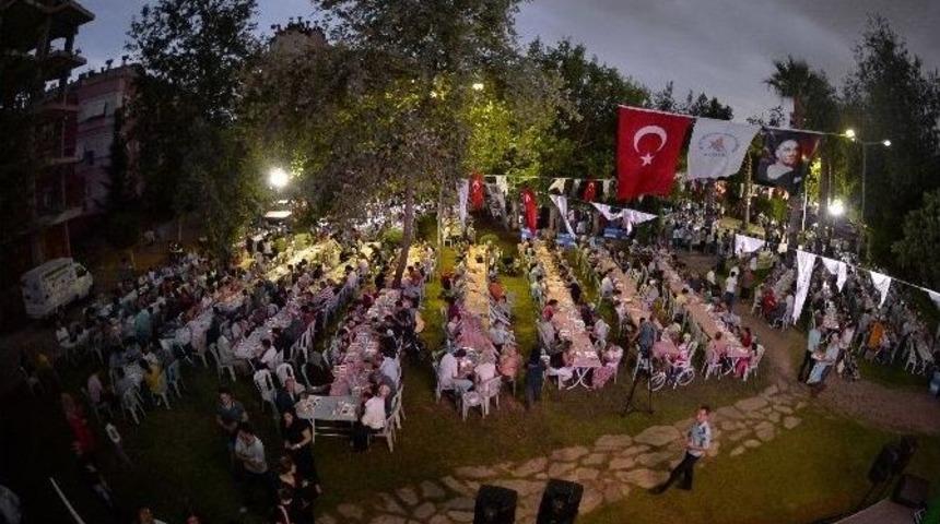 Muratpaşa&rsquo;nın İftarı Binlerce Vatandaşı Biraraya Getirdi
