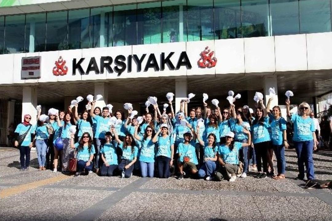 Karşıyaka Sahili Pırıl Pırıl Oldu