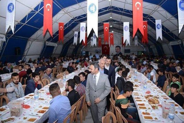 Başkan Külcü, İlk Orucu Ramazan Çadırında Açtı