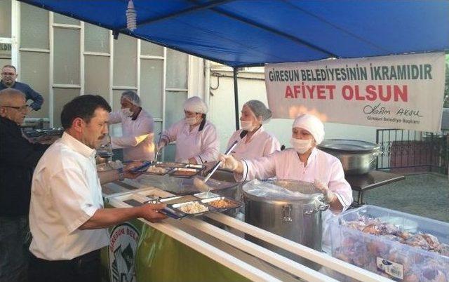 Taşbaşı Parkında İftar Yemeğine Yoğun İlgi