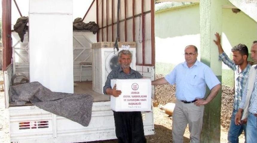 Kaymakam Eme&ccedil;&rsquo;ten Yangın Mağduru Aileye Yardım