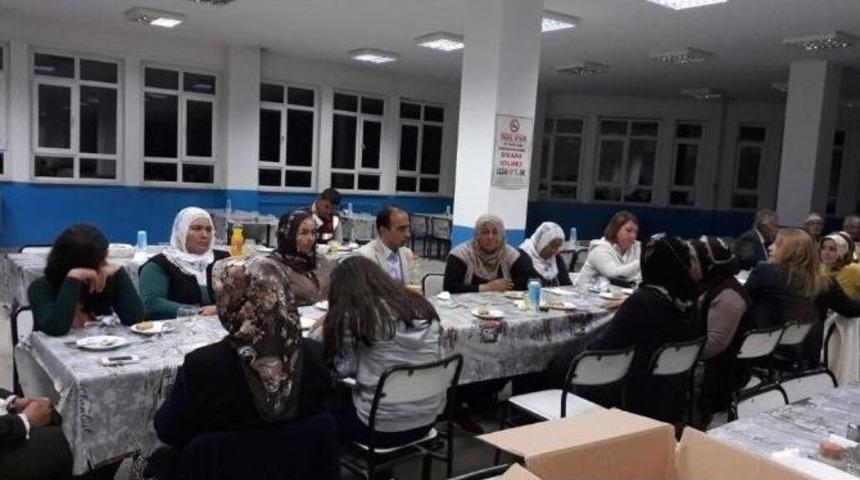 Ulukışla Kaymakamlığı İlk İftarı Şehit Aileleri İle Yaptı