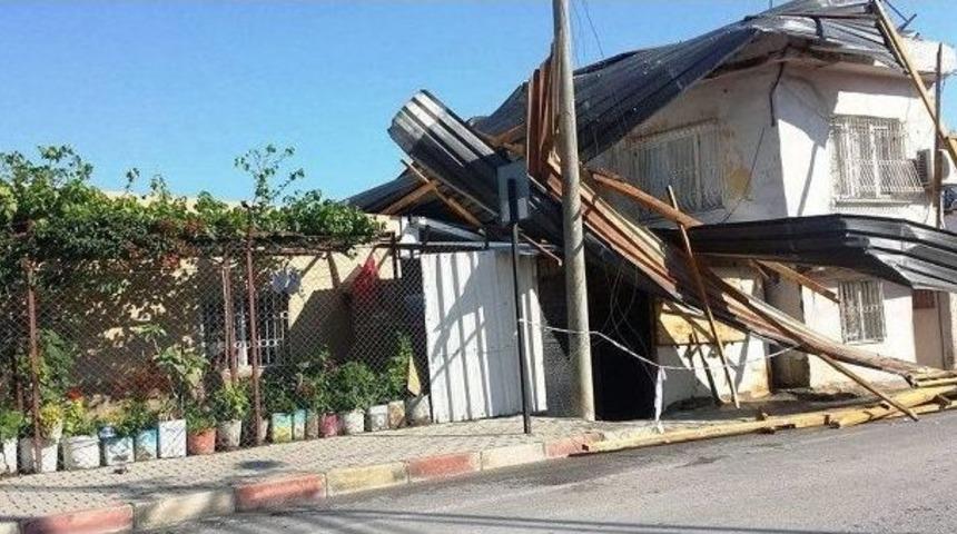 Fırtına Tarsus&rsquo;ta Ağa&ccedil;ları Devirdi, &Ccedil;atıları U&ccedil;urdu