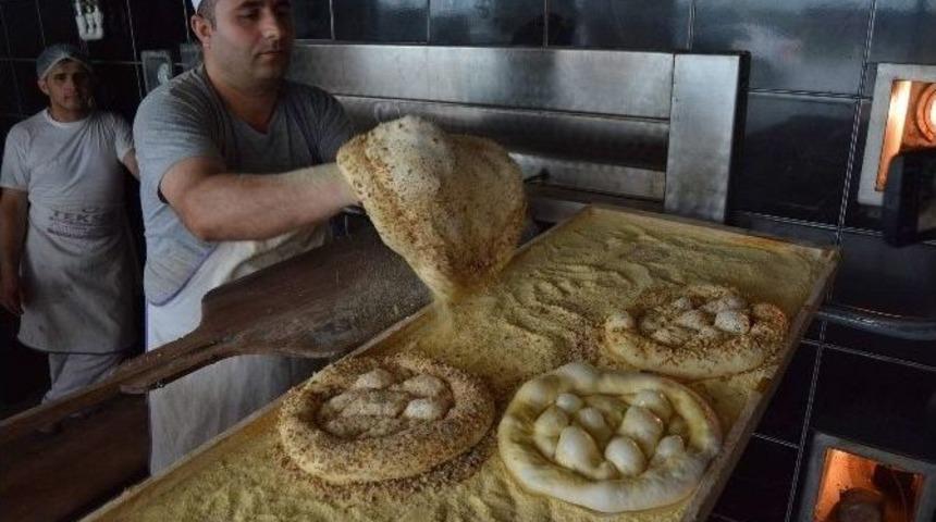 Ramazan Pidesi Trabzon&rsquo;da Fındıklı &Ccedil;ıkıyor
