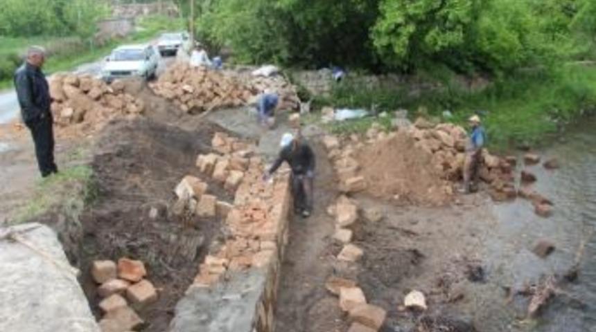 Develi Belediyesi Ekipleri Yol &Ccedil;alışmalarına Başladı