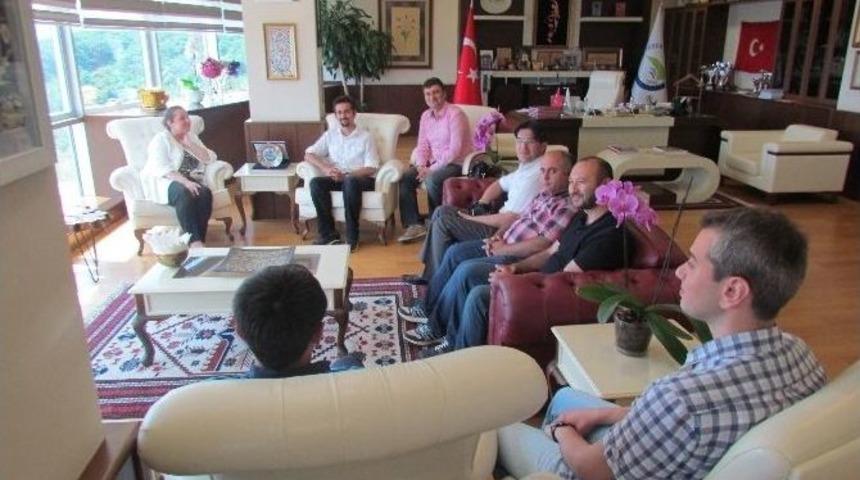 Rekt&ouml;r &Ccedil;akar&rsquo;ın Kapısı Herkese A&ccedil;ık