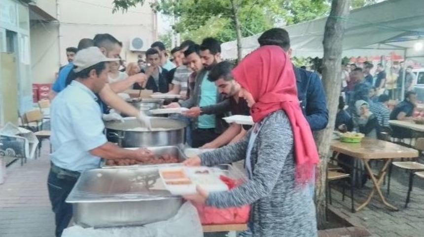 Hisarcık&rsquo;ta Her G&uuml;n 200 Kişiye İftar Yemeği