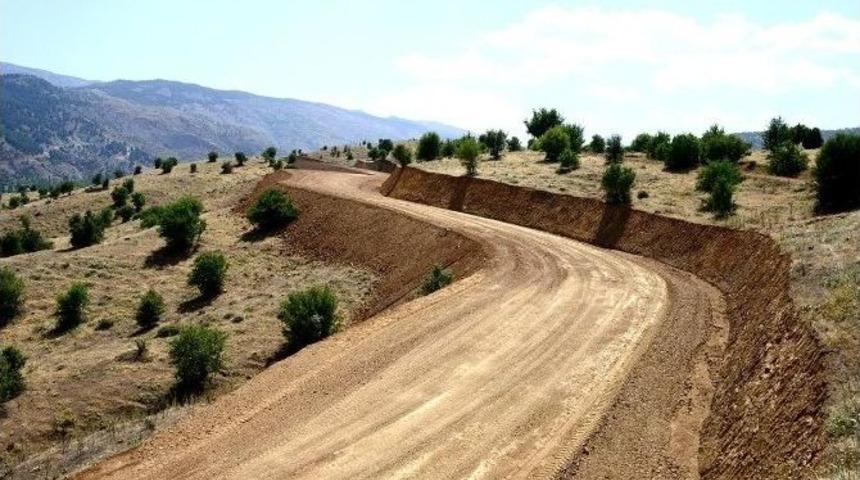 P&uuml;t&uuml;rge İl&ccedil;esinde Yol Genişletme &Ccedil;alışması Yapılıyor