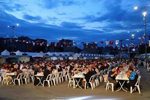 Bağcılar’da İlk İftar Kirazlı Metro İstasyonu’nda