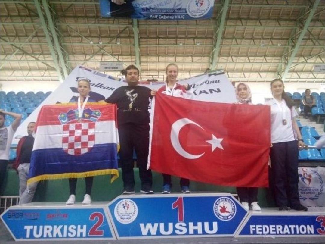 Şehzadeler&rsquo;in Altın Kızları Balkan Şampiyonu Oldu