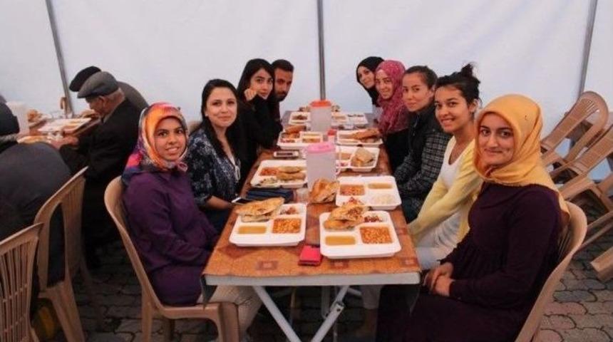 Sungurlu&rsquo;da İftar &Ccedil;adırına Yoğun İlgi