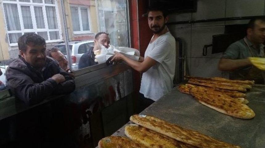 Sıcak Pide Kuyruğu Geleneği