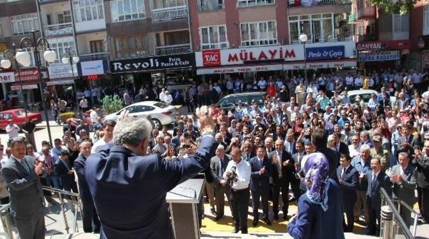 Vali &Ouml;zcan&rsquo;a Duygusal Veda