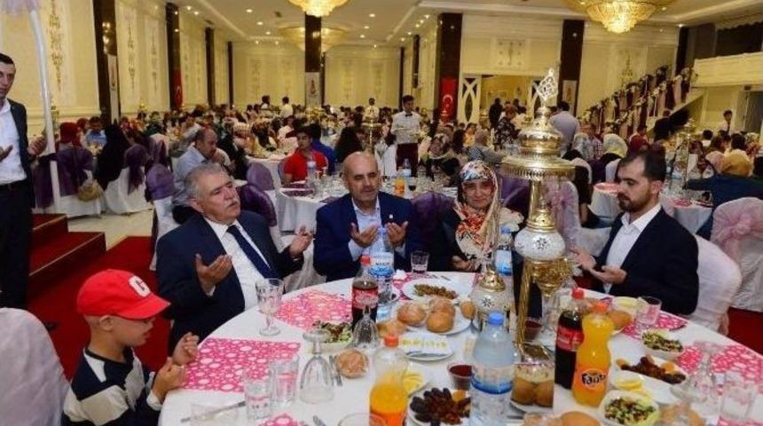 Başkan Mah&ccedil;i&ccedil;ek İlk İftarı Personeliyle Yaptı